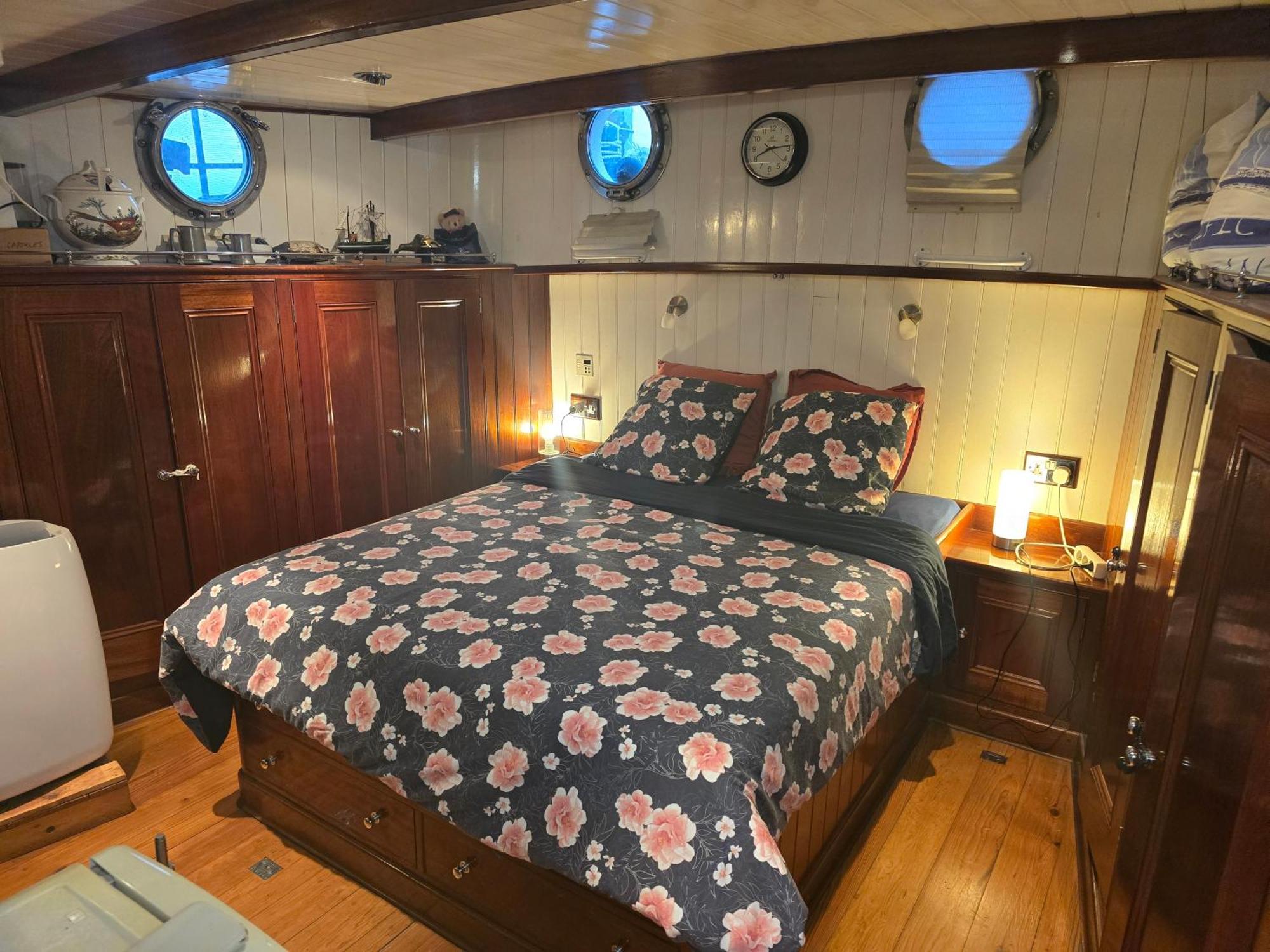 Peniche Saul Nomad Bateau-hôtel Aigues-Mortes